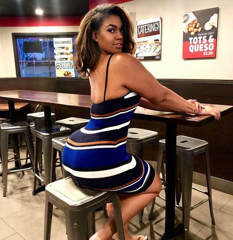 Alexus Danisha art model photo