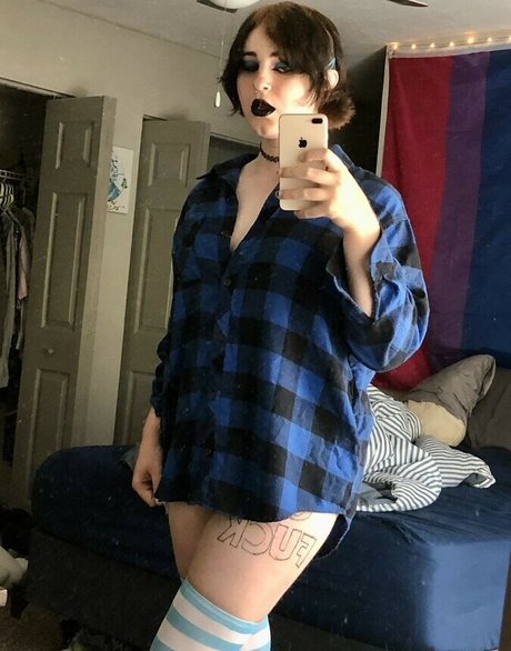 Scarlet Skeie pretty star images