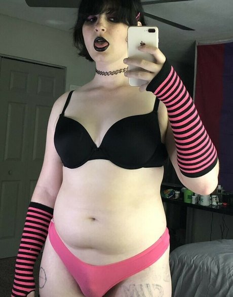 Scarlet Skeie nice model img