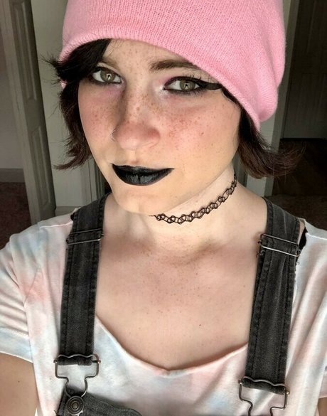 Scarlet Skeie star pornographic images