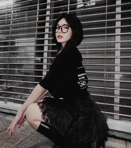 Luna Hwang model pornographic photo