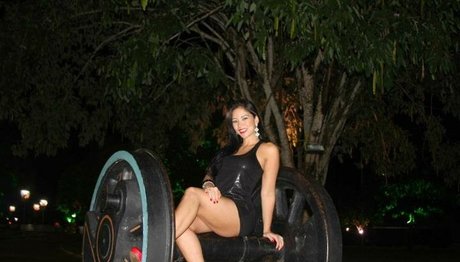 Anne Midori model best image