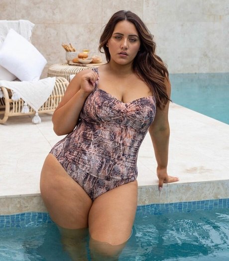 Yasmine MInovski model hd image