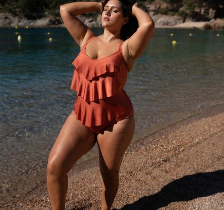 Yasmine MInovski exclusive model picture