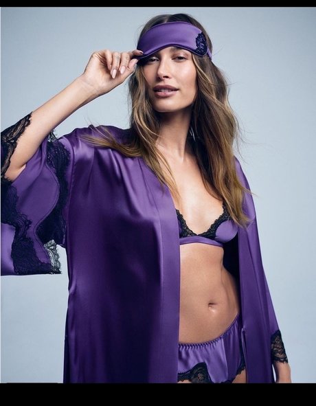 Hailey Bieber model nice pics