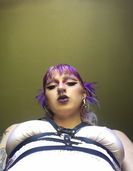 gothbimboxxx nudes model picture