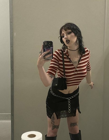 gothbimboxxx pretty actress photo