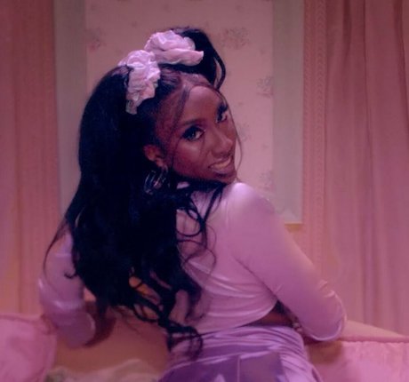 Ziwef model art photos