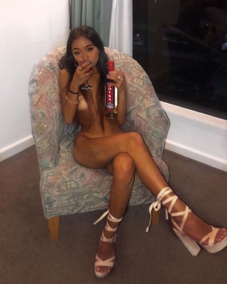 Kiimiiseokk nude model pic