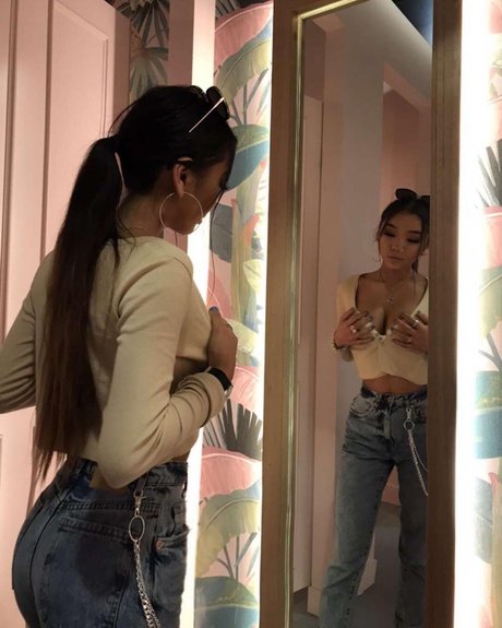 Kiimiiseokk star sexy pics