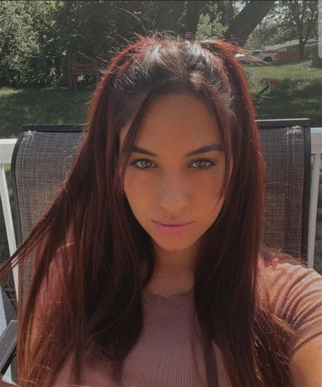 Rissaxtine hot pornstar img