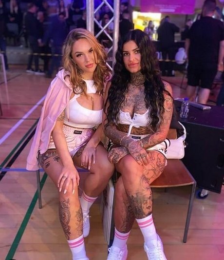 Deeababe pornstar erotic pics