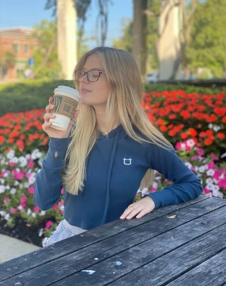 mariawedding model top img