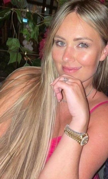 Dee Devlin model pornographic pictures