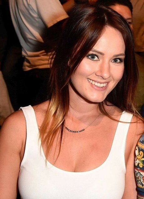 Dee Devlin hd actress image