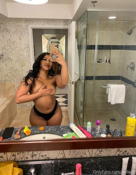 RielleUK best pornstar img