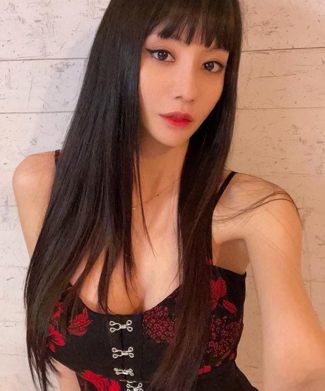 A Yeon nude pornstar pic