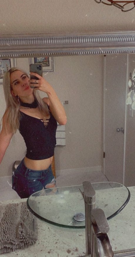 cort4shortt exclusive actress photo