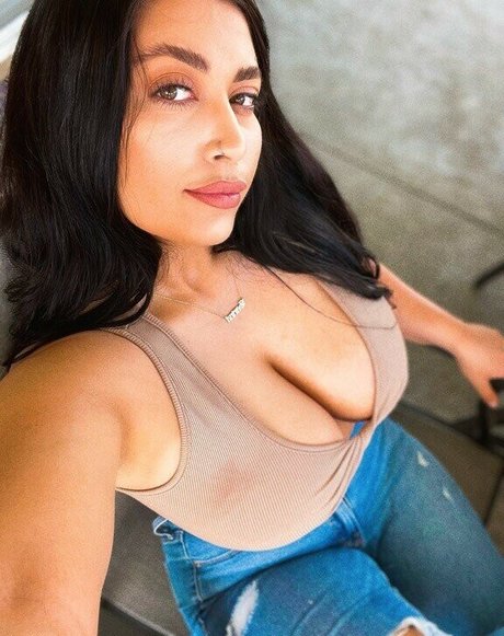 baerina hot star img