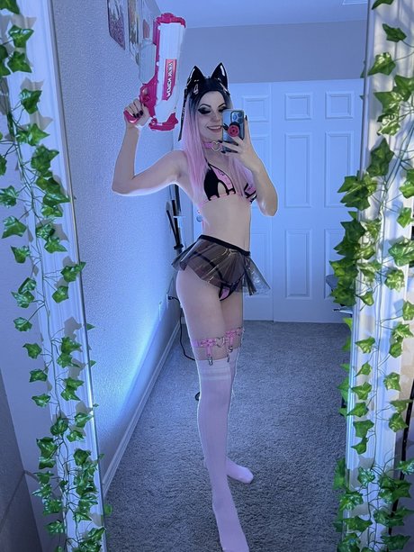 PeachyFry model nice photo