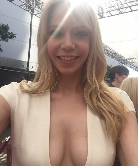 Riki Lindhome exclusive pornstar gallery