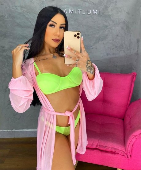 MC Plebeia model nude photo