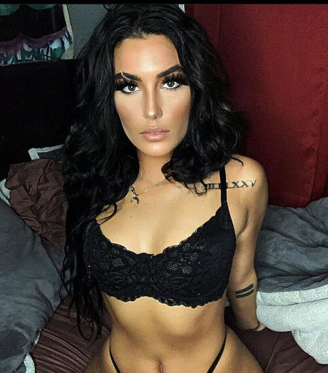 RemiaraEve perfect pornstar pics