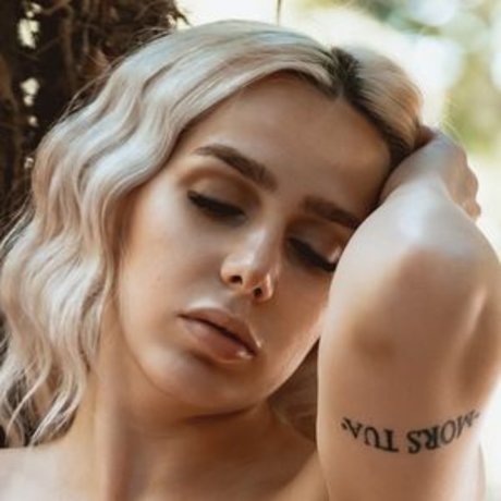 krippymami naked model gallery