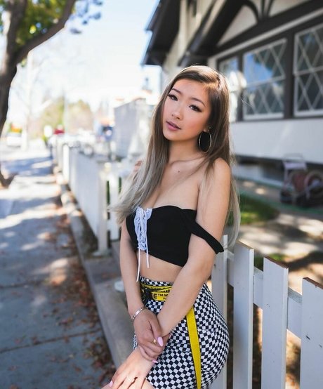 Gloriawuuu naked pornstar picture