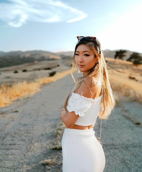 Gloriawuuu naked star images