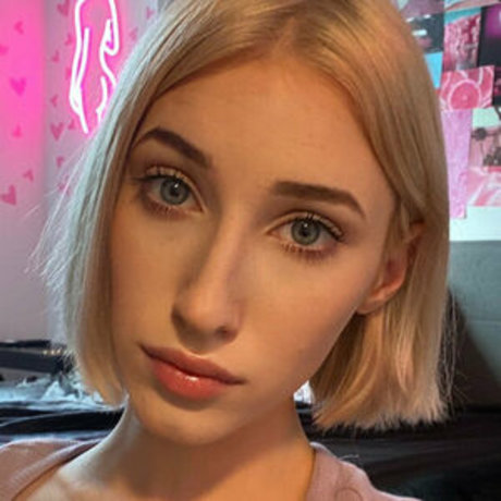 Stella Skye beautiful star img