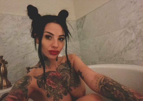 Zahrainchains naked star galleries