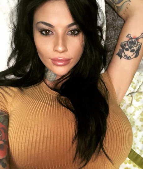 Zahrainchains model perfect img