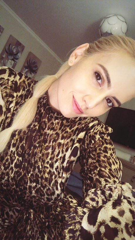 sarrabooo nice actress galleries