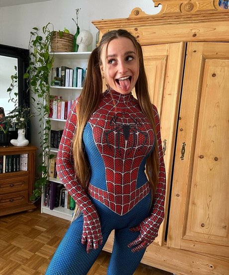 Luca Jaro nude actress archive