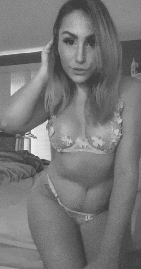 Jacqui beautiful model pic