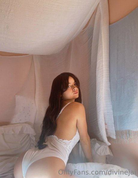 Divine Jai model nude pic