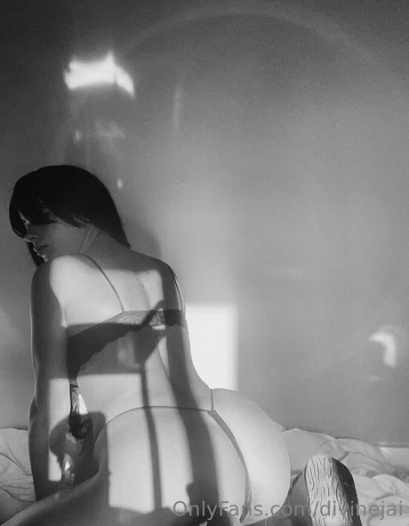 Divine Jai star nudes picture