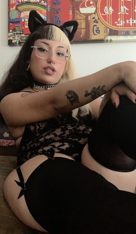 Damnitselin pornstar naked picture