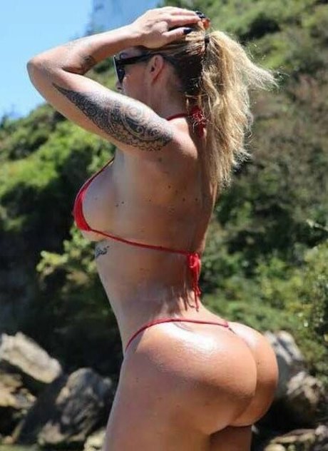 Victoria Lomba naked star pic