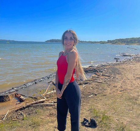 Jess DiTirro exclusive actress picture