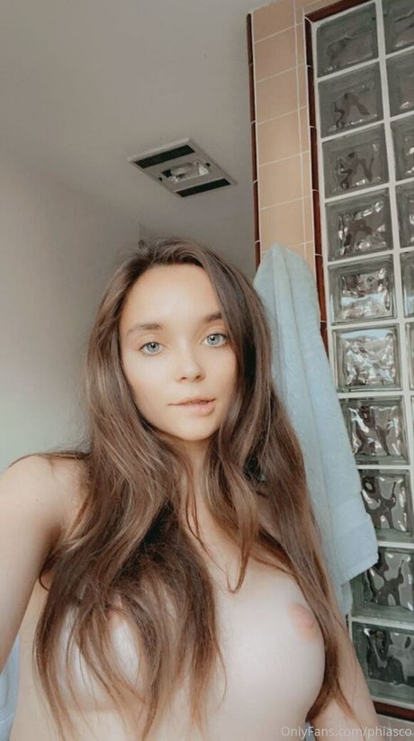 Phiasco pornographic model pic