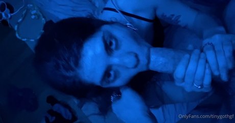 TInyGothGF naked model img