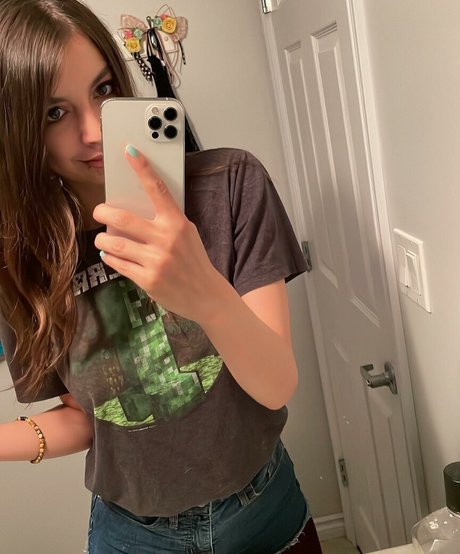 ChloeNight pretty pornstar galleries