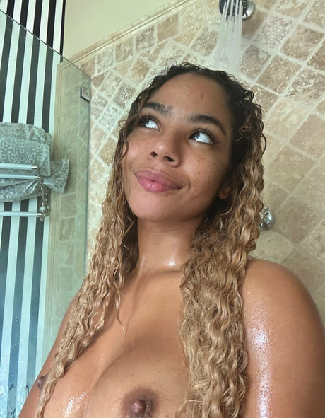 Helayna Marie sexy actress photo