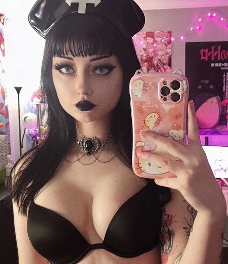 Arisa Vurr nudes model pics