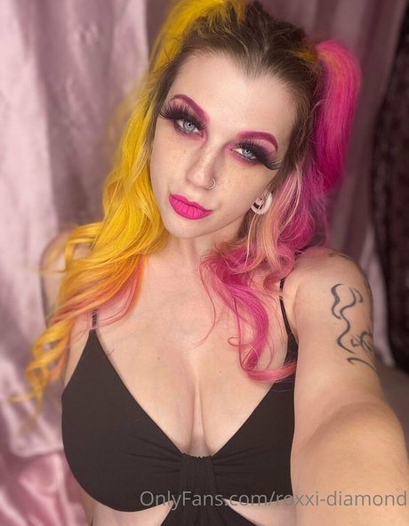 Roxxi Diamond porn actress archive