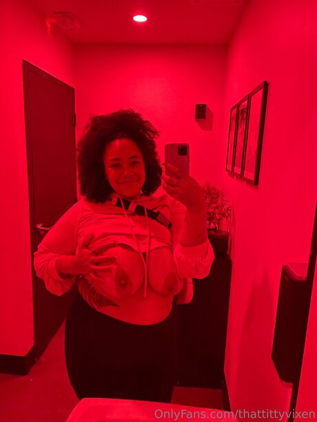 Ms Champagne free star pics