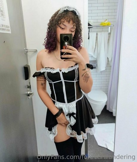 foreverwandering pretty model pic