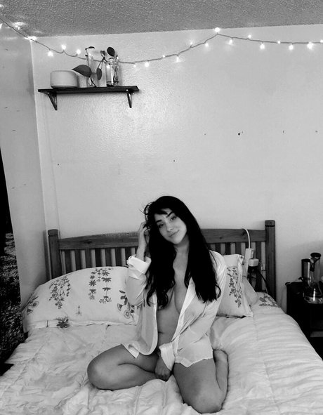 Itsalesa erotic actress photos